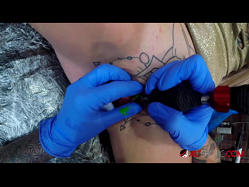 ❤️ E dashura jashtëzakonisht e bërë me tatuazhe, Sully Savage, bëri një tatuazh në klitorisin e saj ️❌ Porno vk në sq.bsglass.ru ❤